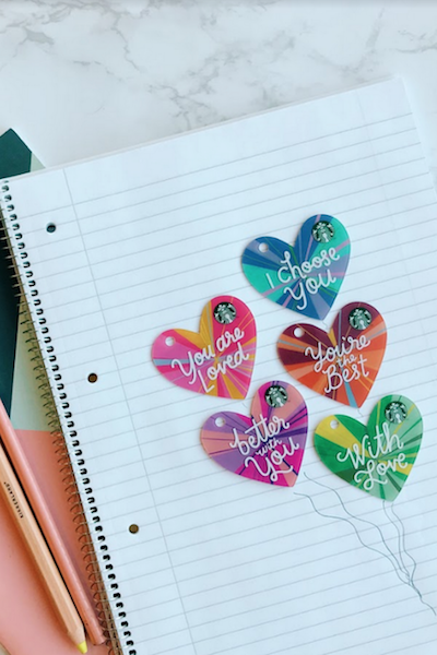 Κάρτες Starbucks σε σχήμα καρδιάς